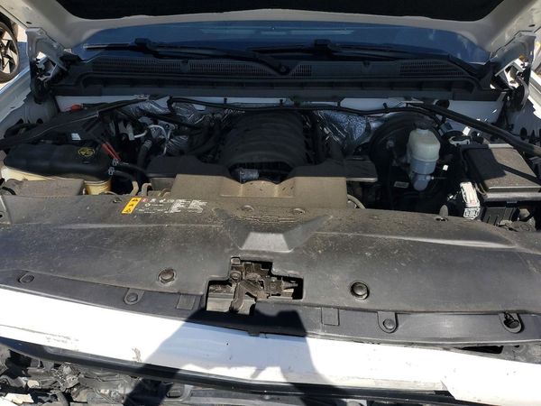 2018 CHEVROLET SILVERADO LT — Engine bay