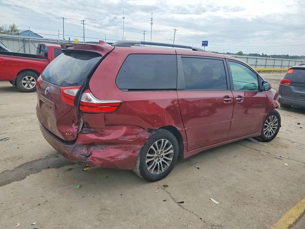 2018 TOYOTA SIENNA