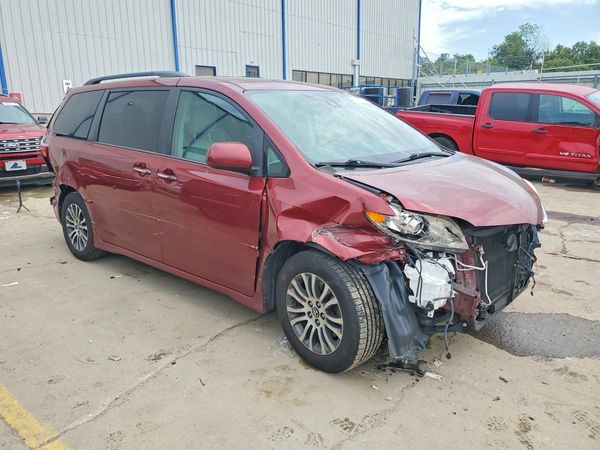 2018 TOYOTA SIENNA
