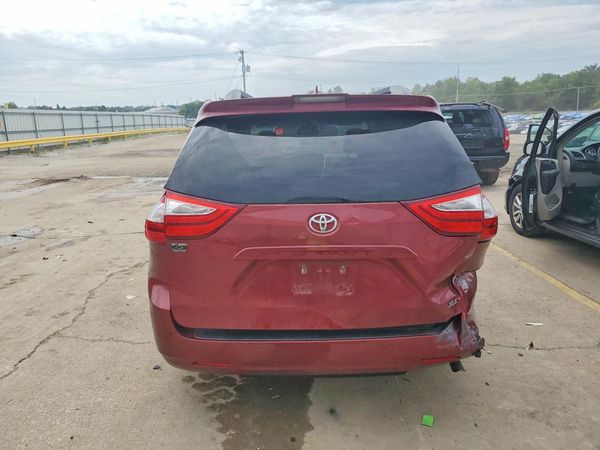 2018 TOYOTA SIENNA