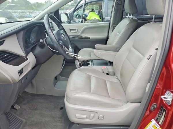 2018 TOYOTA SIENNA