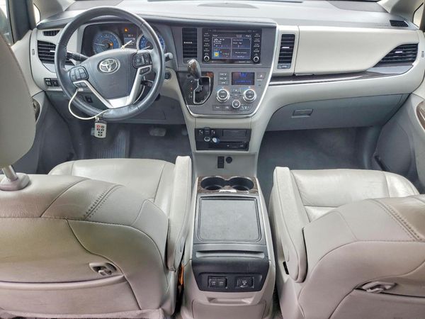 2018 TOYOTA SIENNA