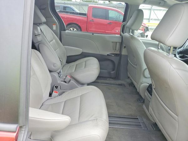 2018 TOYOTA SIENNA