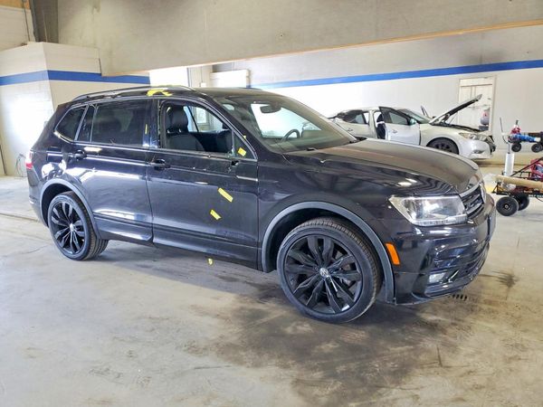 2021 VOLKSWAGEN TIGUAN — Passenger 3/4