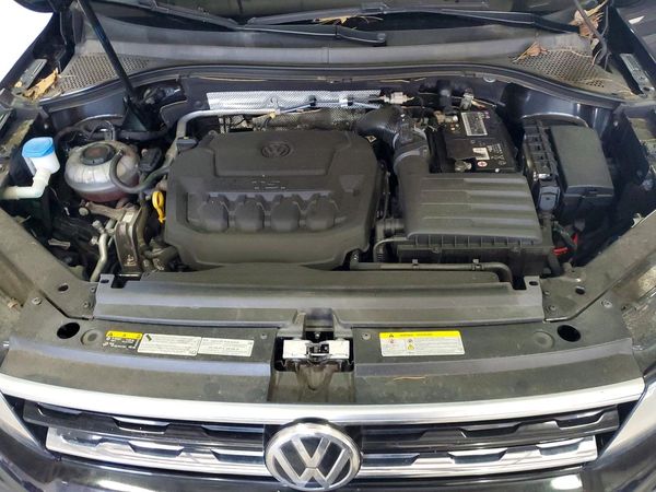 2021 VOLKSWAGEN TIGUAN — Engine bay