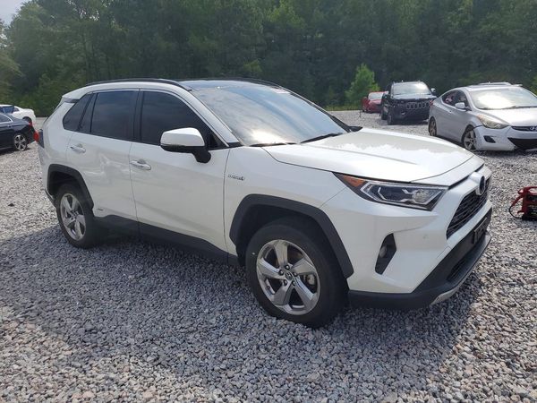 2019 TOYOTA RAV4 — Passenger 3/4