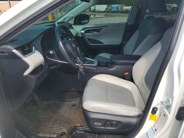 2019 TOYOTA RAV4 — DENT