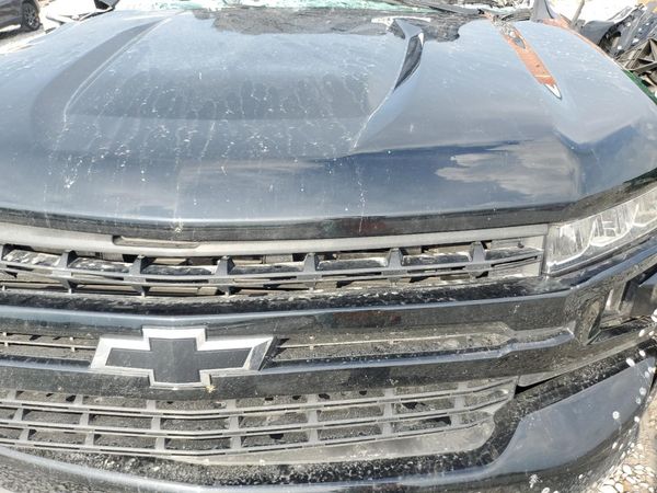 2022 CHEVROLET SILVERADO RST — Engine bay
