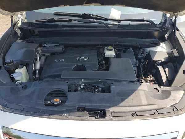 2017 INFINITI QX60 — Engine bay