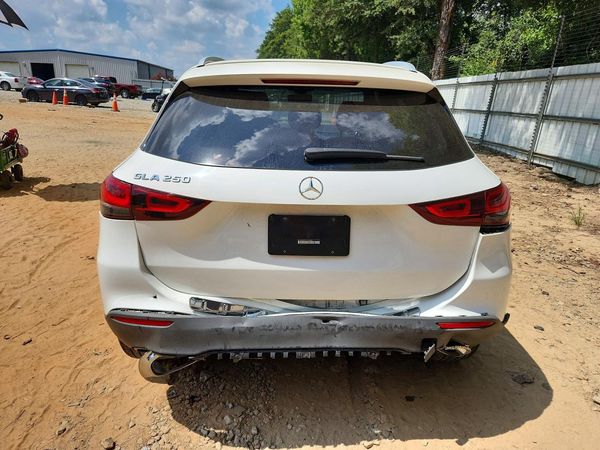 2021 MERCEDES-BENZ GLA