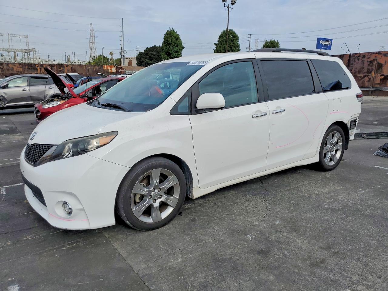 2013 TOYOTA SIENNA