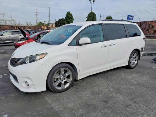 2013 TOYOTA SIENNA