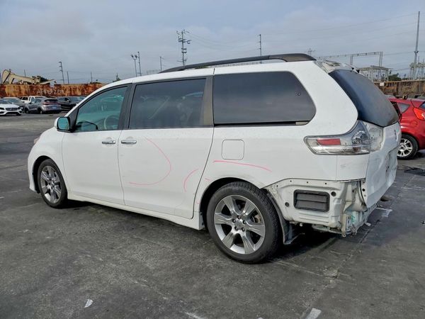 2013 TOYOTA SIENNA