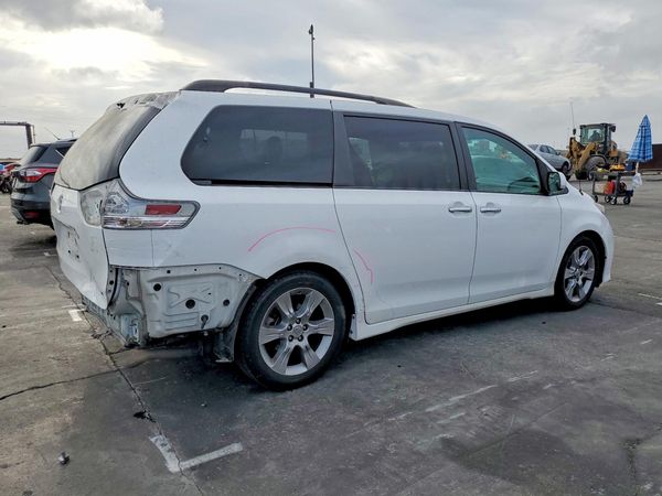 2013 TOYOTA SIENNA