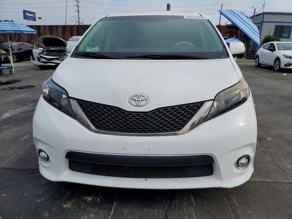 2013 TOYOTA SIENNA