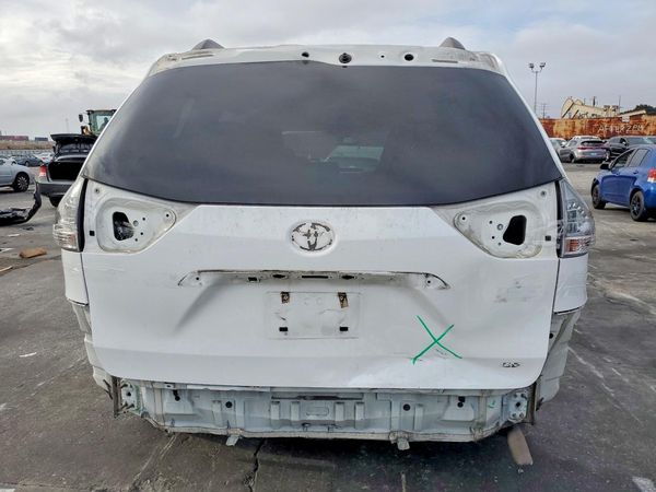 2013 TOYOTA SIENNA