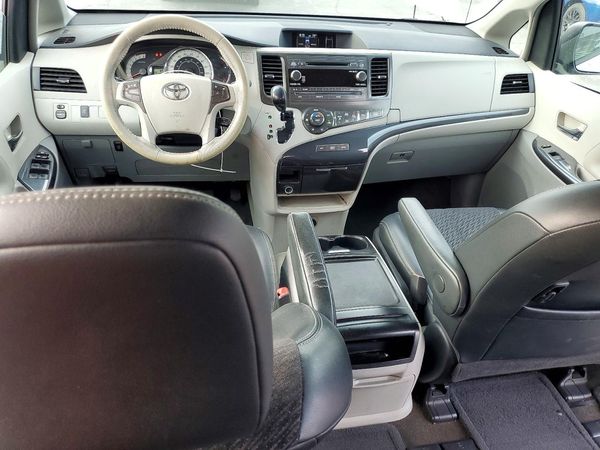 2013 TOYOTA SIENNA