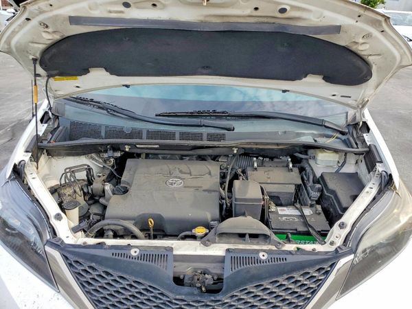 2013 TOYOTA SIENNA
