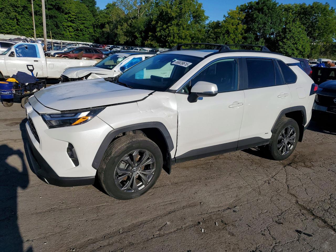 2023 TOYOTA RAV4 XLE Premium — Front 3/4