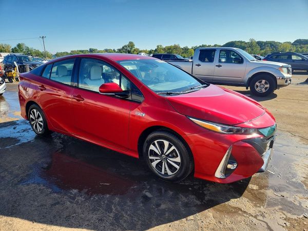 2017 TOYOTA PRIUS Three/Four/Four Adv — Passenger 3/4