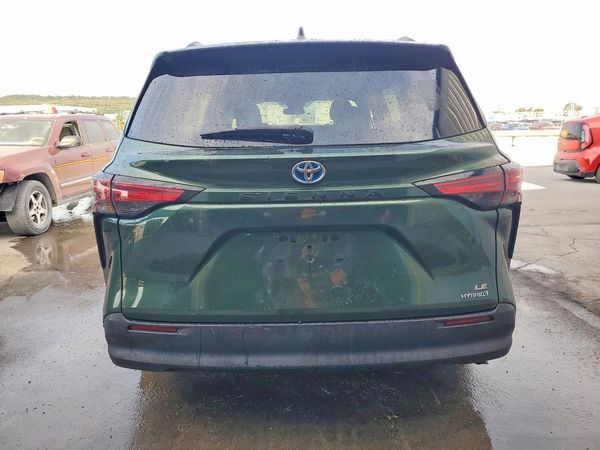 2022 TOYOTA SIENNA LE