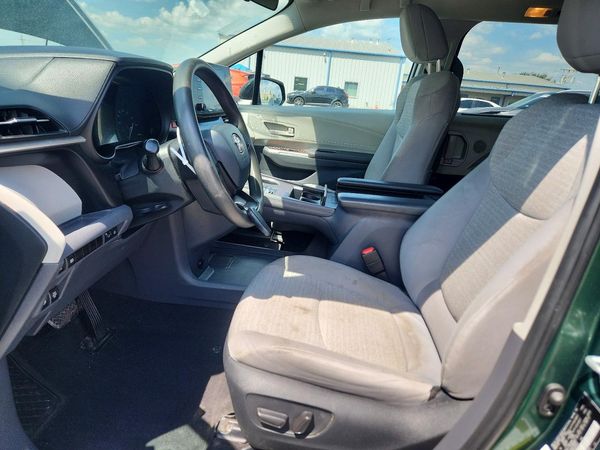 2022 TOYOTA SIENNA LE