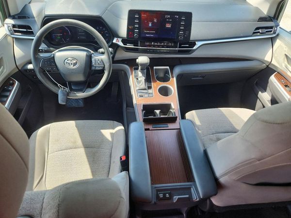 2022 TOYOTA SIENNA LE