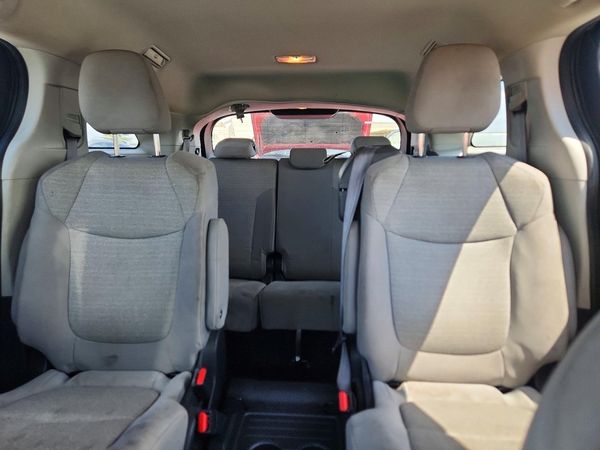 2022 TOYOTA SIENNA LE