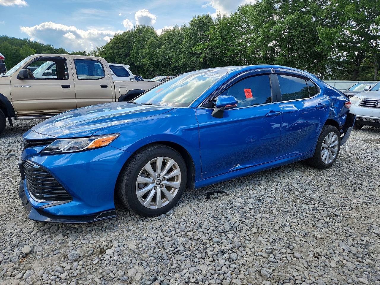 2020 TOYOTA CAMRY LE — Front 3/4