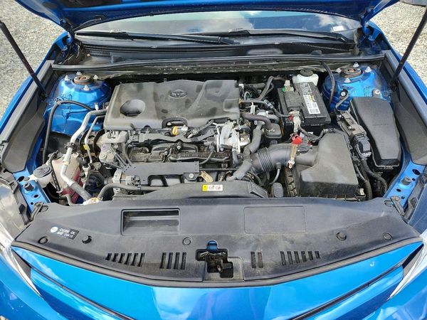 2020 TOYOTA CAMRY LE — Engine bay