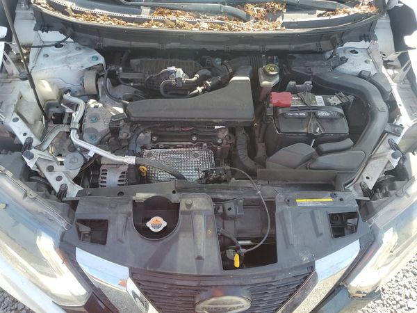 2019 NISSAN ROGUE — Engine bay