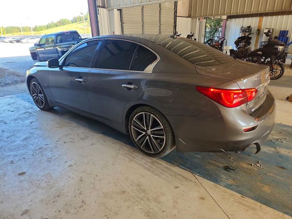 2015 INFINITI Q50