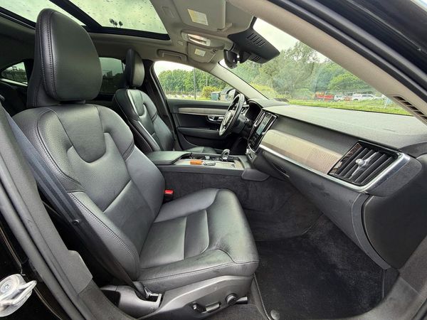 2023 VOLVO S90 Plus Bright with Climate