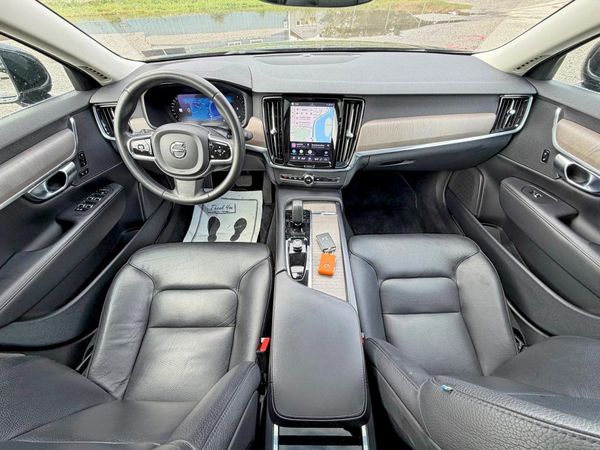 2023 VOLVO S90 Plus Bright with Climate