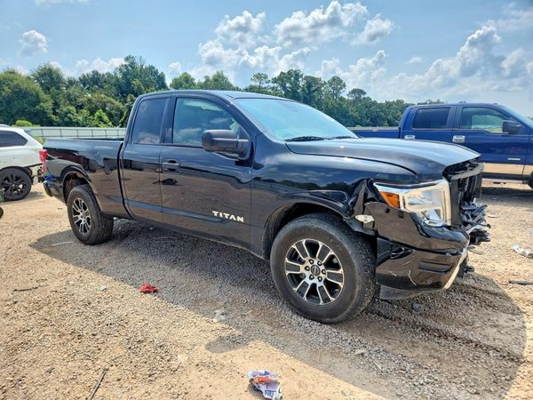 2024 NISSAN TITAN