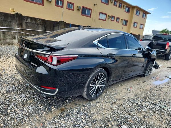 2025 LEXUS ES300 300h Premium — PSRA