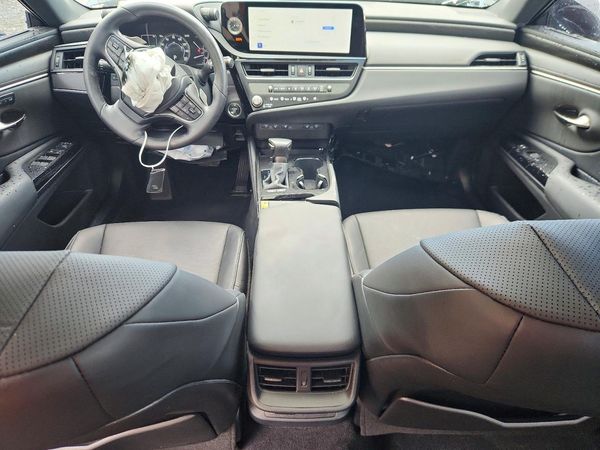 2025 LEXUS ES300 300h Premium — CKPT