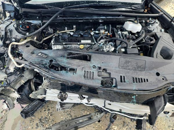 2025 LEXUS ES300 300h Premium — Engine bay