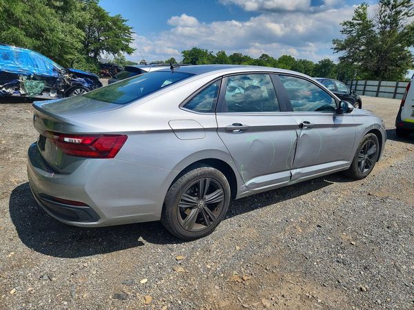 2022 VOLKSWAGEN JETTA SE w/ Sunroof