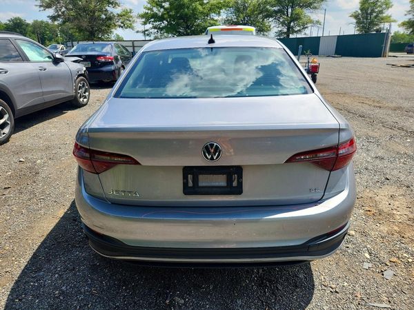 2022 VOLKSWAGEN JETTA SE w/ Sunroof