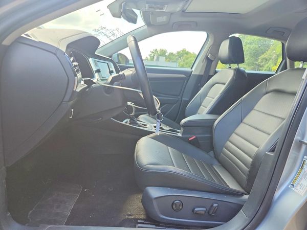 2022 VOLKSWAGEN JETTA SE w/ Sunroof