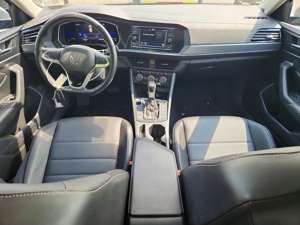 2022 VOLKSWAGEN JETTA SE w/ Sunroof