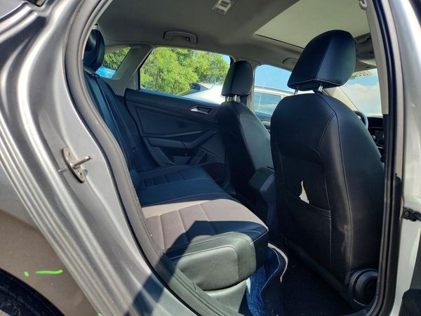 2022 VOLKSWAGEN JETTA SE w/ Sunroof