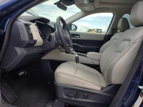 2024 NISSAN PATHFINDER SL