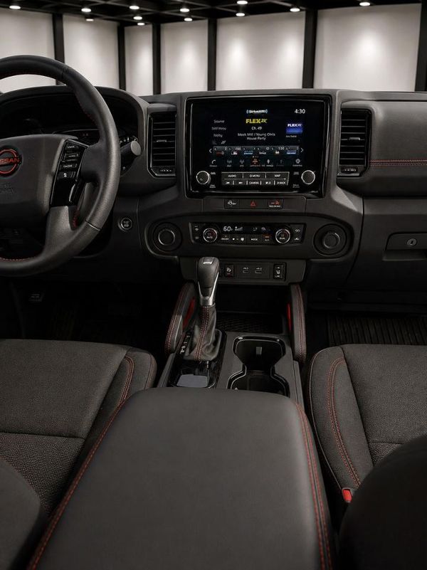 2024 NISSAN FRONTIER