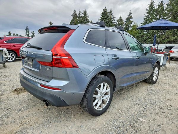 2018 VOLVO XC60 Momentum