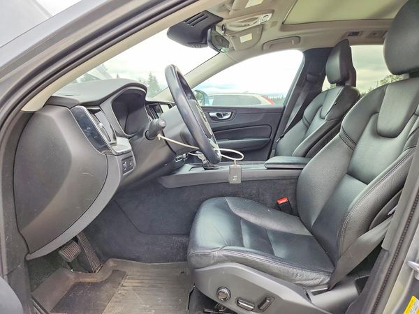 2018 VOLVO XC60 Momentum