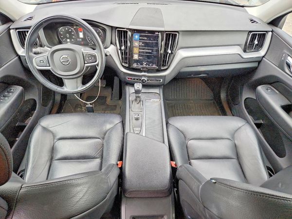 2018 VOLVO XC60 Momentum