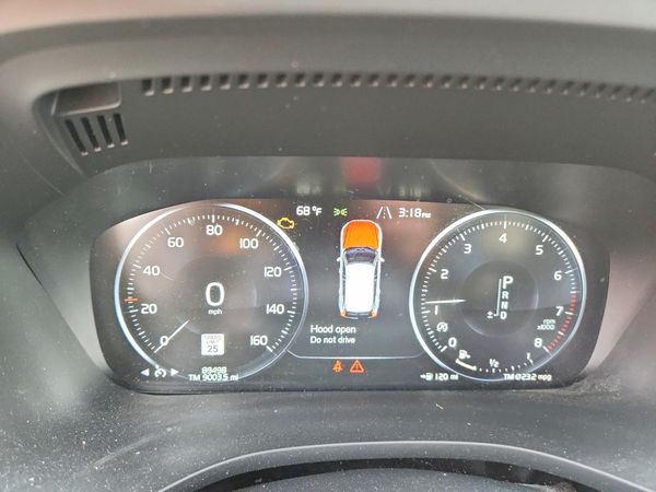 2018 VOLVO XC60 Momentum