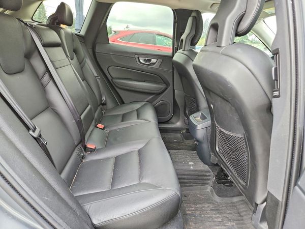 2018 VOLVO XC60 Momentum